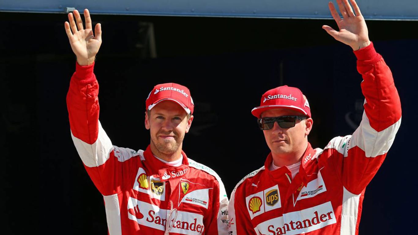 Sebastian Vettel (li.) und Kimi Räikkönen starten im Ferrari-Land von den Plätzen drei und zwei.