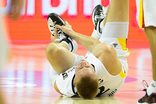 Robin Benzing verletzte sich im EM-Auftaktspiel gegen Island am rechten Knöchel und konnte nicht weitermachen.