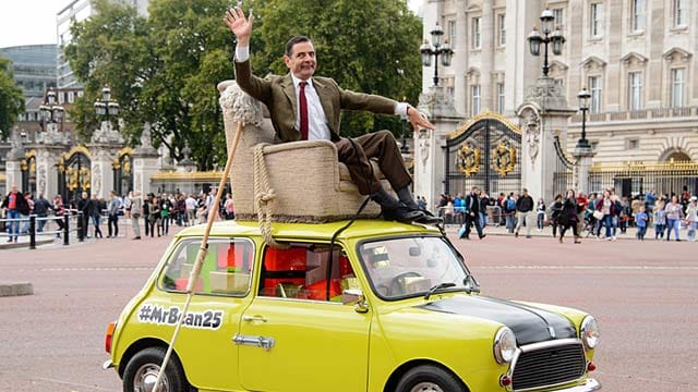 Er kann es noch: Rowan Atkinson macht als Mr. Bean die Londoner Straßen unsicher.