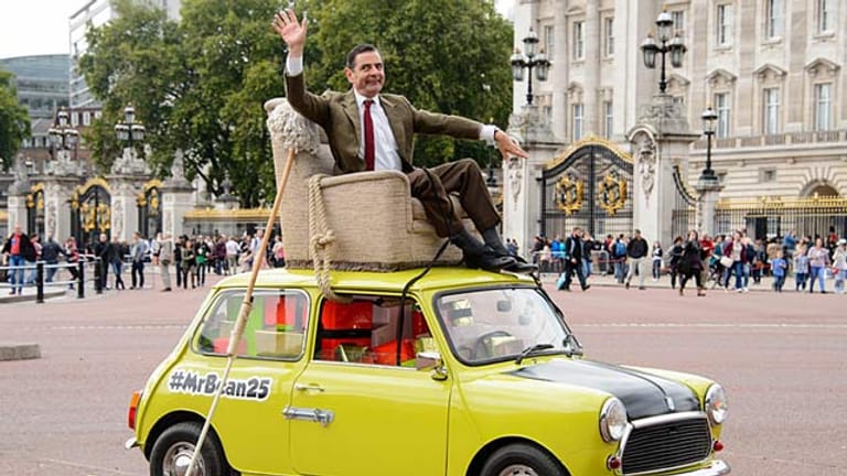 Er kann es noch: Rowan Atkinson macht als Mr. Bean die Londoner Straßen unsicher.