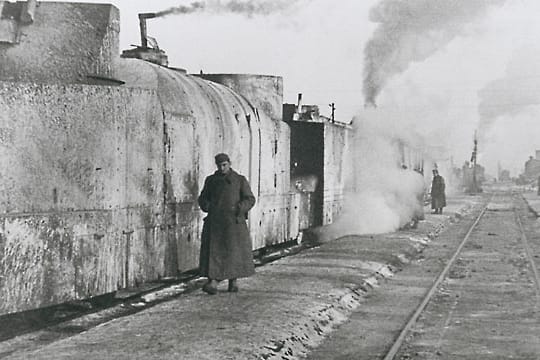 Ein Panzerzug an der Ostfront: Zwei Männer haben angeblich unter der Erde einen Nazi-Schatz entdeckt.