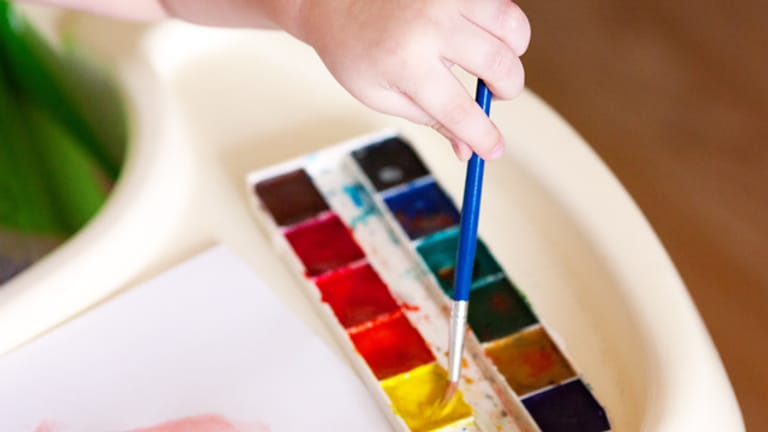 Werden Kinder, die mit der linken Hand malen, später mal Künstler?