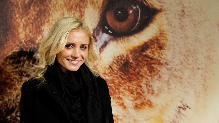 Topmodel Yfke Sturm ist nach einem schweren Sturz wieder aus dem Koma erwacht.