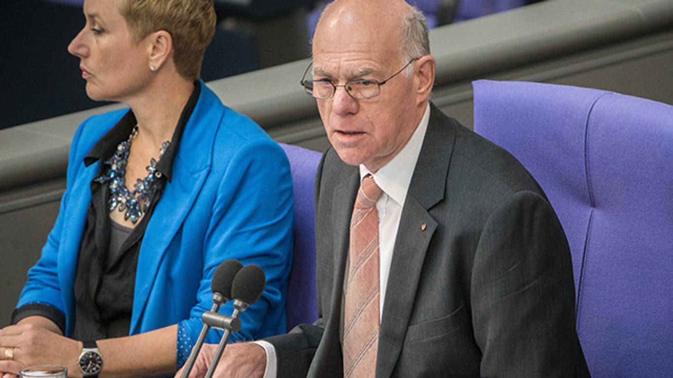 Norbert Lammert verurteilt Pöbeleien und gewaltsame Übergriffe gegen Flüchtlinge.