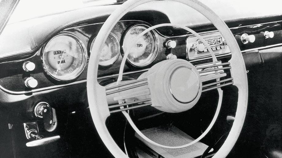 Blick ins Innere: So sieht das Cockpit des BMW-Renners aus.