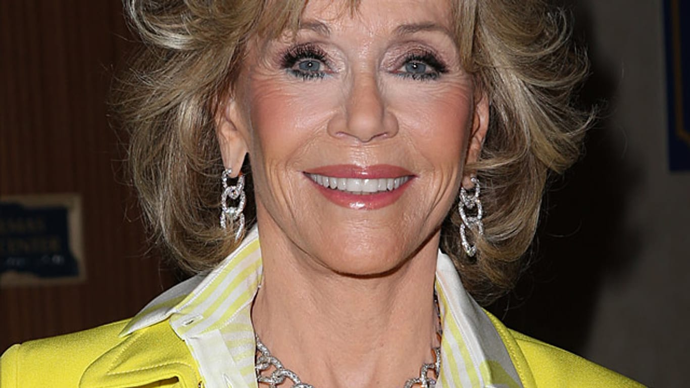Schauspielerin Jane Fonda ist auch mit 77 Jahren eine umwerfend schöne Frau.