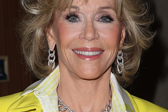 Schauspielerin Jane Fonda ist auch mit 77 Jahren eine umwerfend schöne Frau.