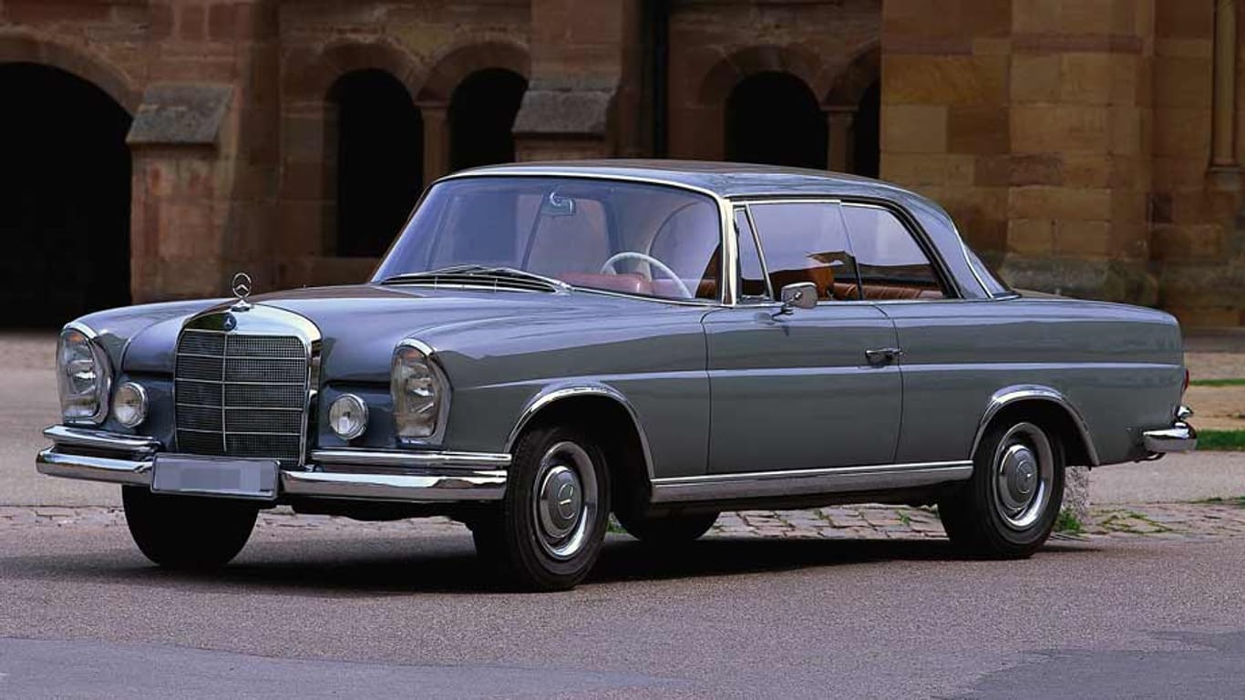 Der Traum eines jeden Oldtimer-Fans: Mercedes 220 SE Coupé.