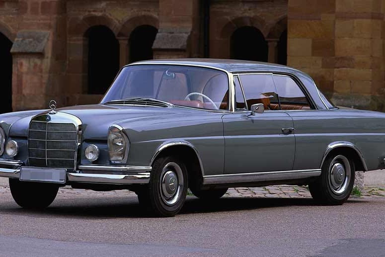 Der Traum eines jeden Oldtimer-Fans: Mercedes 220 SE Coupé.