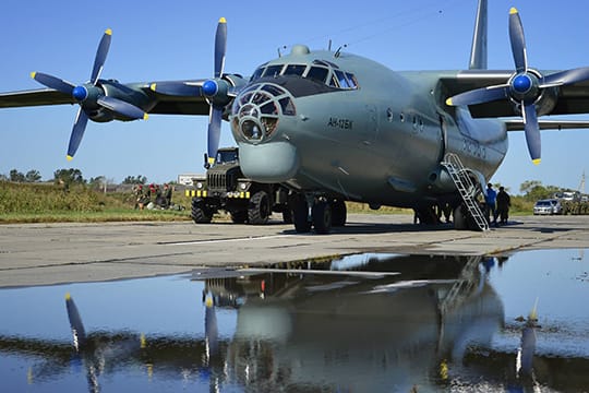Ein russisches Transportflugzeug vom Typ Antanov AN-12.