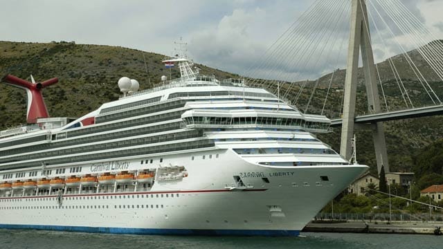 Die "Carnival Liberty" hat Platz für bis zu 3700 Gäste (Archivbild).