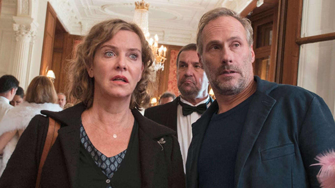 In der "Tatort"-Episode "Hinter dem Spiegel" statten Anna Janneke (Margarita Broich) und Paul Brix (Wolfram Koch) der russischen Mafia einen Besuch ab.