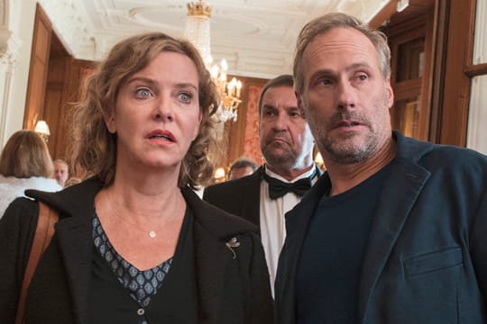 In der "Tatort"-Episode "Hinter dem Spiegel" statten Anna Janneke (Margarita Broich) und Paul Brix (Wolfram Koch) der russischen Mafia einen Besuch ab.