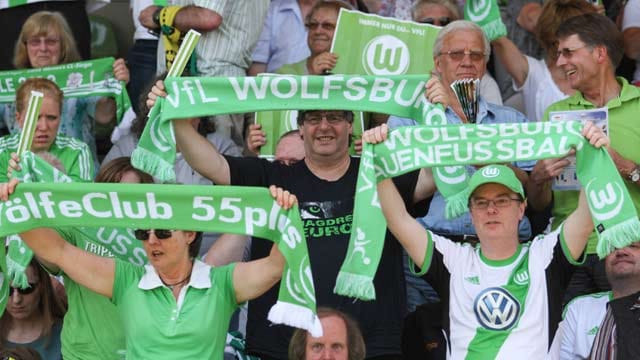 Einige Dauerkarten-Inhaber des VfL Wolfsburg glänzen nicht mit lautstarker Unterstützung, sondern mit Abwesenheit.