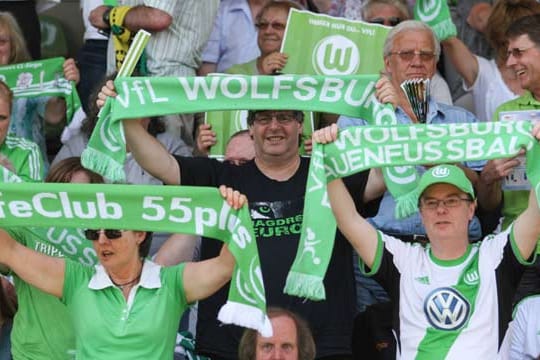 Einige Dauerkarten-Inhaber des VfL Wolfsburg glänzen nicht mit lautstarker Unterstützung, sondern mit Abwesenheit.