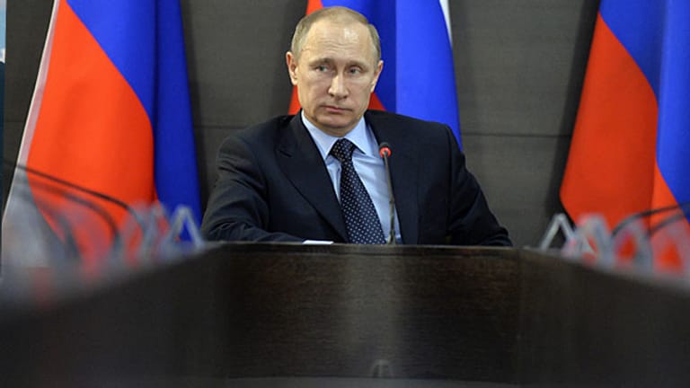 Russlands Präsident Wladimir Putin unterstützt offenbar verstärkt den syrischen Diktator Assad. Das weckt im Westen Befürchtungen.