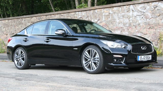 Infiniti Q50S Hybrid: Eine elegante Limousine mit einem bärenstarken Hybridantrieb.