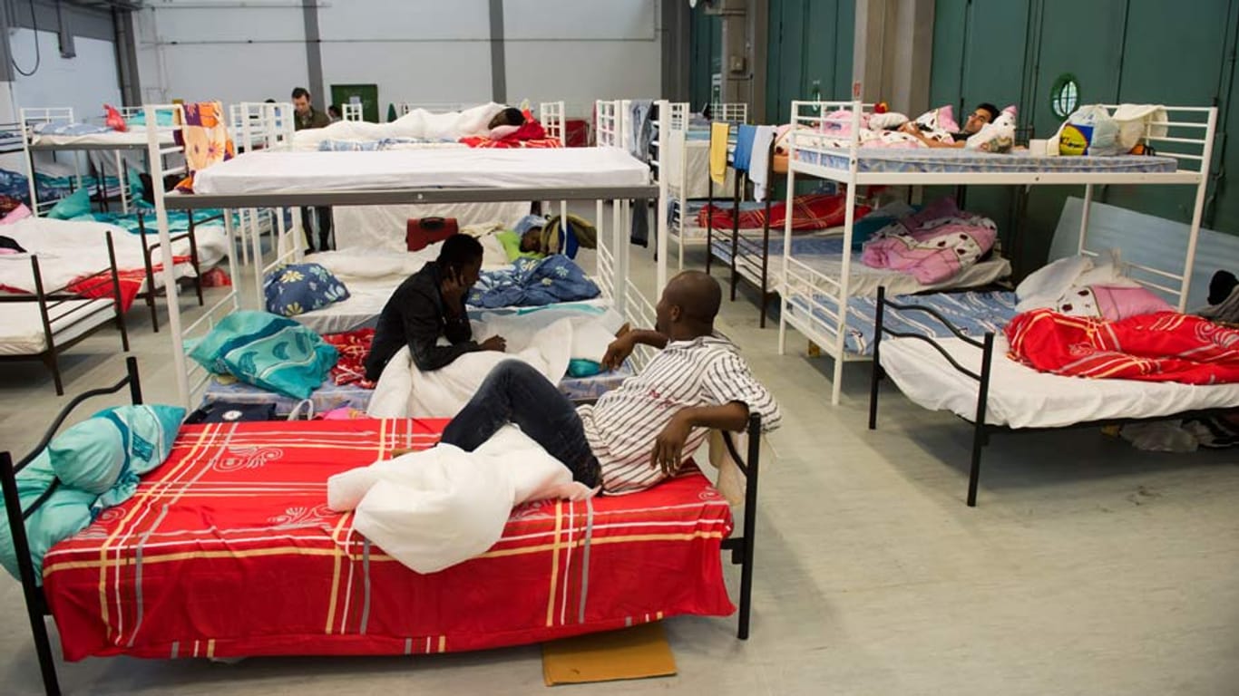 Noch haben Flüchtlinge in den Erstaufnahmelagern ein Bett.
