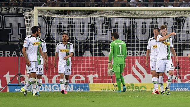 Ratlos und frustriert: Die Profis von Borussia Mönchengladbach bei der Pleite gegen den HSV. Ratlos und frustriert: Die Profis von Borussia Mönchengladbach bei der Pleite gegen den HSV.