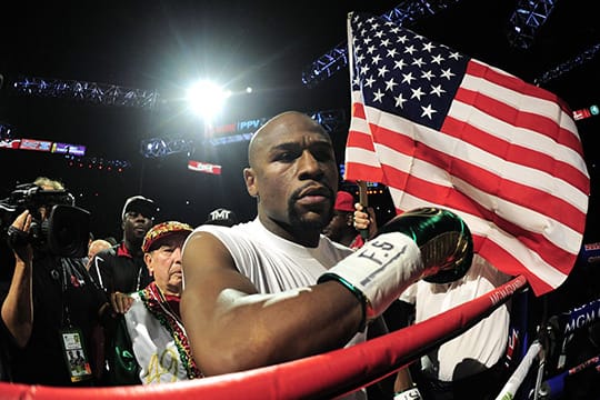 Floyd Mayweather nimmt nach seinem Kampf gegen André Berto Abschied von seinen Fans.