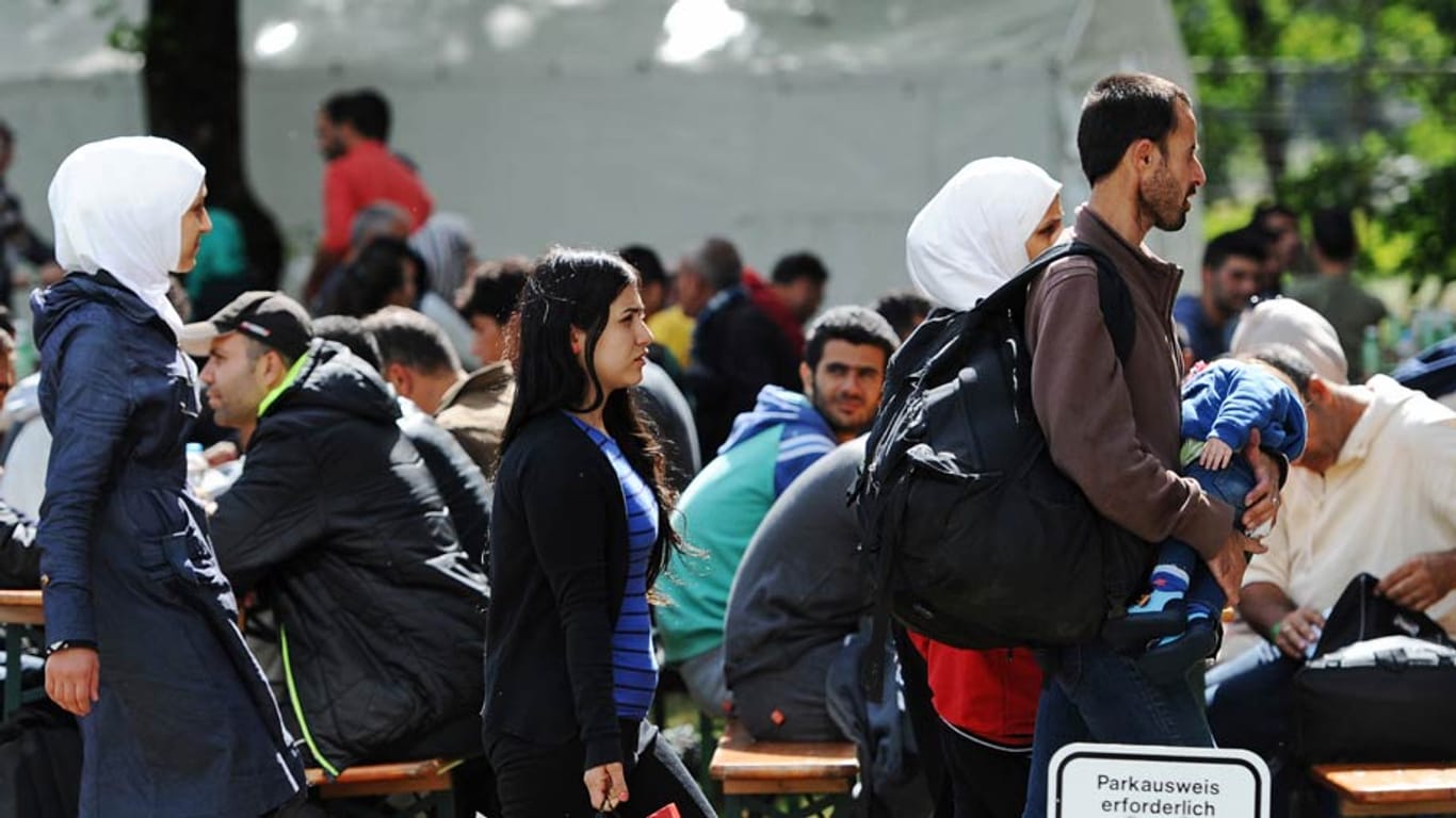 Kursänderung: Deutschland führt wegen des Flüchtlingsansturms wieder Grenzkontrollen ein.