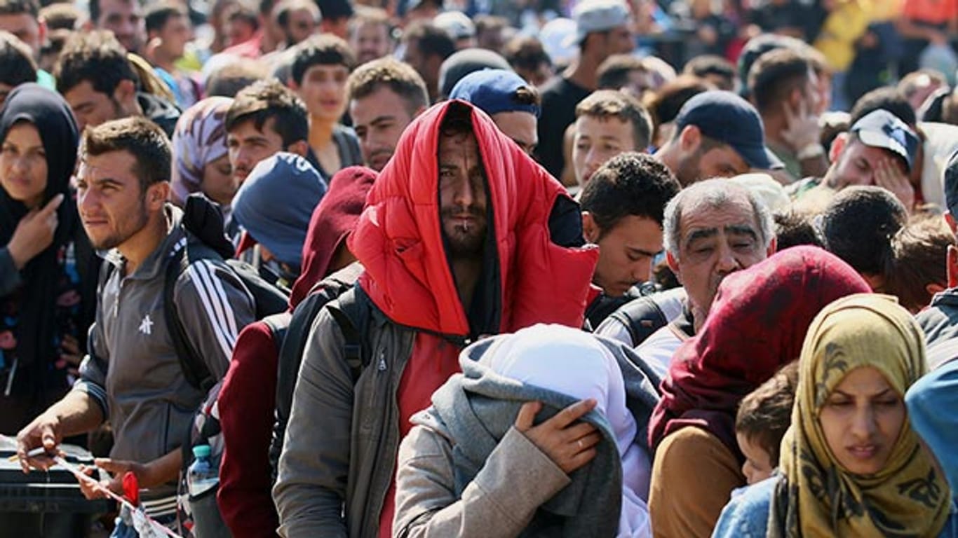 Wo sollen all die Menschen hin? Die EU-Staaten können sich nicht auf eine einheitliche Flüchtlingspolitik einigen.