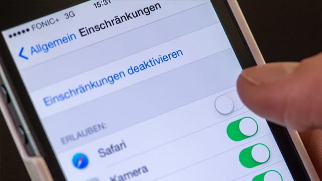 In den Smartphone-Einstellungen lassen sich viele Einschränkungen für Kinder aktivieren.