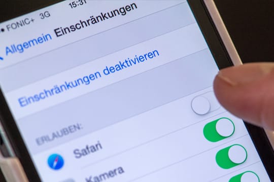 In den Smartphone-Einstellungen lassen sich viele Einschränkungen für Kinder aktivieren.