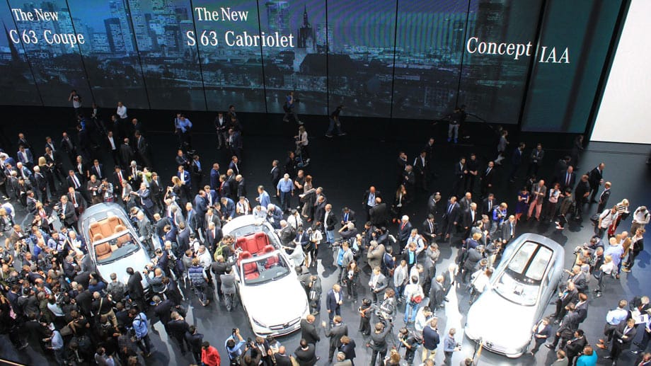 Andrang auf der IAA 2015 am Stand von Mercedes.