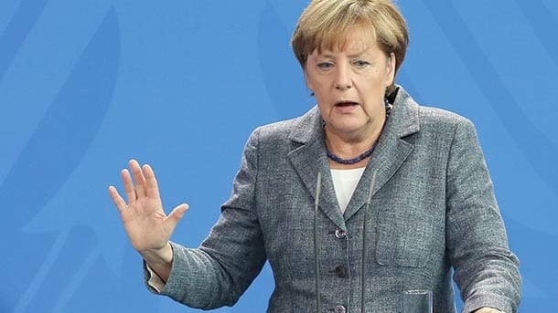 Bundeskanzlerin Merkel verteidigt ihr Vorgehen in der Flüchtlingskrise ungewöhnlich emotional.