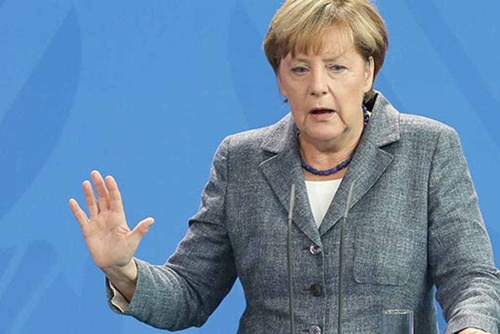 Bundeskanzlerin Merkel verteidigt ihr Vorgehen in der Flüchtlingskrise ungewöhnlich emotional.