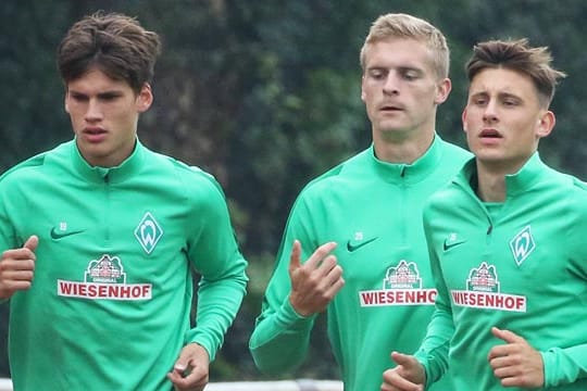 Luca-Milan Zander, Oliver Hüsing (Mi.) und Maximilian Eggestein (re.) spielen bis auf Weiteres nicht bei den Profis.