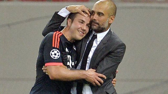 Pep Guardiola hält große Stücke auf Mario Götze - trotzdem sitzt der Nationalspieler oft nur auf der Bank. Pep Guardiola hält große Stücke auf Mario Götze - trotzdem sitzt der Nationalspieler oft nur auf der Bank.