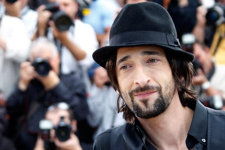 Schauspieler Adrien Brody trägt den Henriquatre.