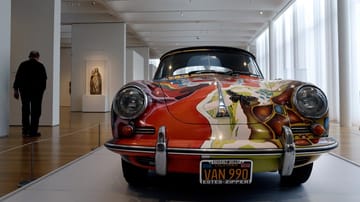 Der bunt bemalte Kult-Porsche von Janis Joplin kommt unter den Hammer. 20 Jahre stand der berühmte Bolide im Museum.