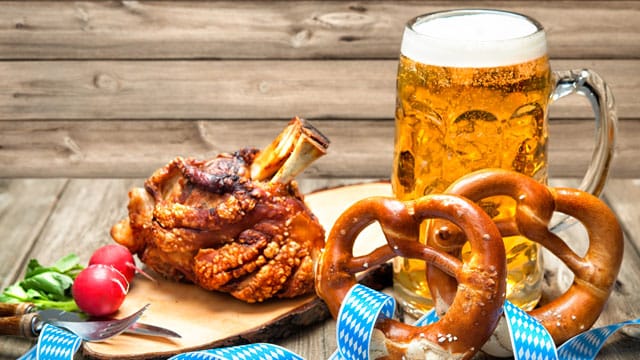 Oktoberfest-Rezepte: Brezn und Haxe dürfen zur Maß nicht fehlen.