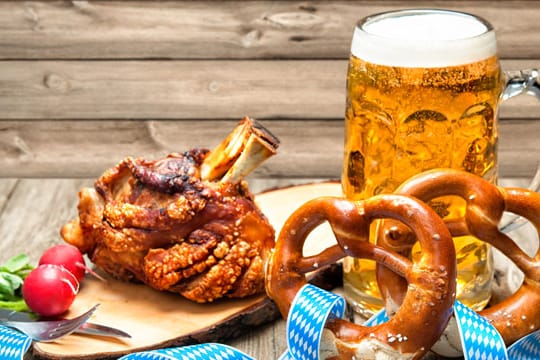 Oktoberfest-Rezepte: Brezn und Haxe dürfen zur Maß nicht fehlen.