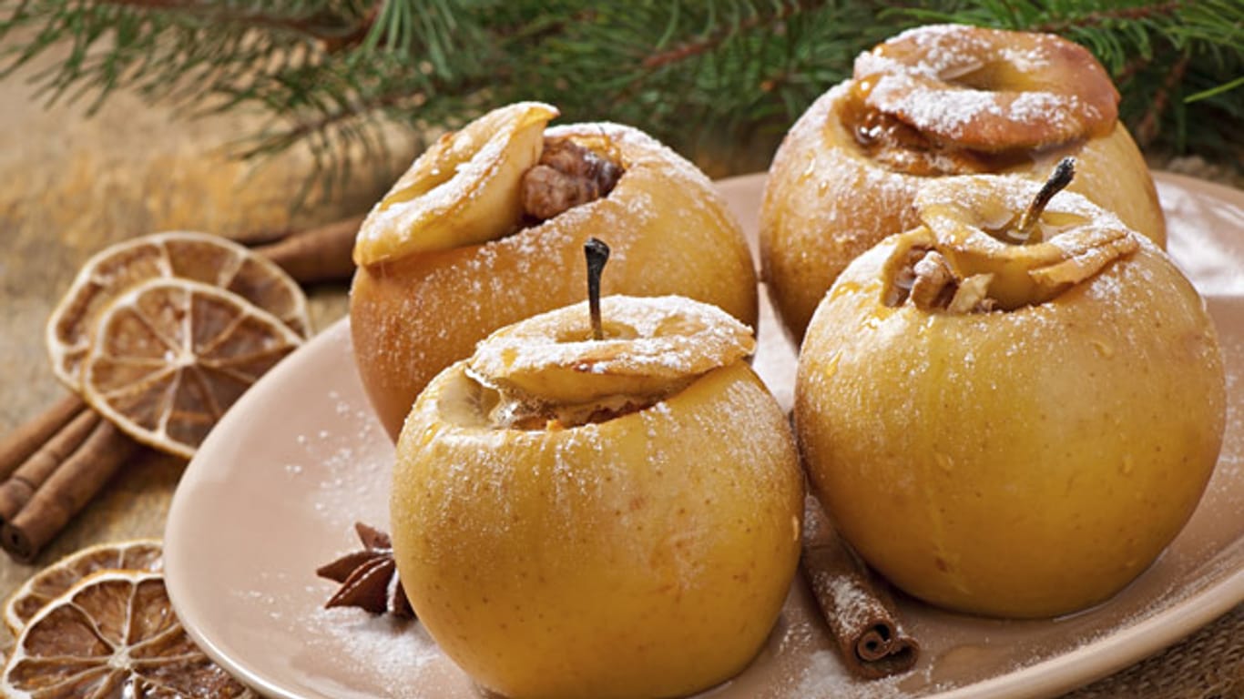 Bratapfel mit Marzipan: Dessert für die Weihnachtszeit
