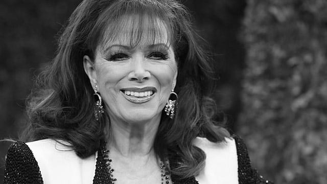 Jackie Collins, die Schwester von Schauspielerin Joan Collins, ist mit 77 Jahren gestorben.