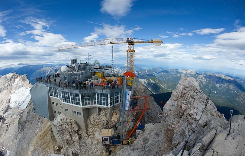 Deutschlands höchste Baustelle: Auf knapp 3000 Metern wird eifrig gewerkelt.