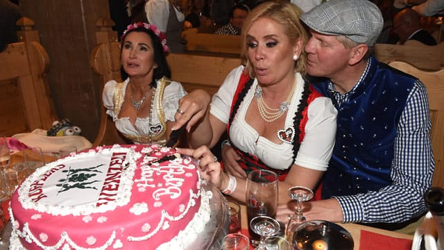 Gemeinsam mit ihrem Mann Stefan feierte Claudia Effenberg ihren 50. Geburtstag auf der Wiesn.