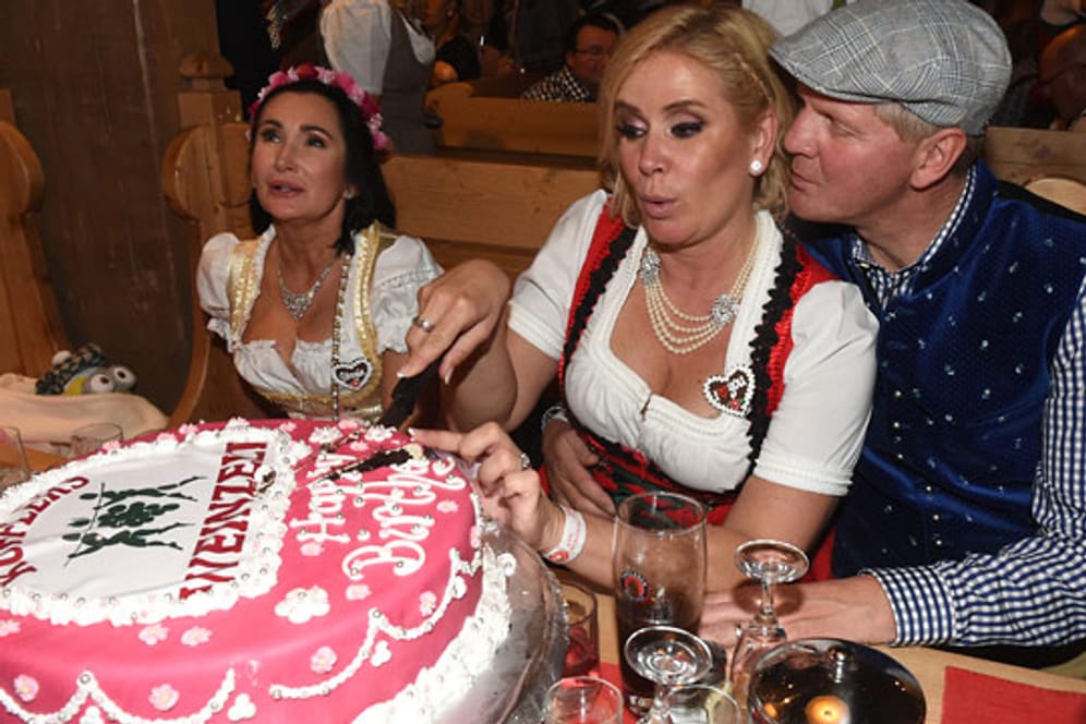Gemeinsam mit ihrem Mann Stefan feierte Claudia Effenberg ihren 50. Geburtstag auf der Wiesn.