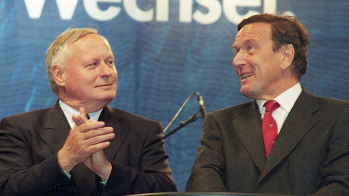 Gerhard Schröder (re.) im August 1998 als Kanzlerkandidat zusammen mit dem damaligen SPD-Vorsitzenden Oskar Lafontaine.