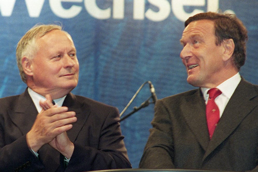 Gerhard Schröder (re.) im August 1998 als Kanzlerkandidat zusammen mit dem damaligen SPD-Vorsitzenden Oskar Lafontaine.
