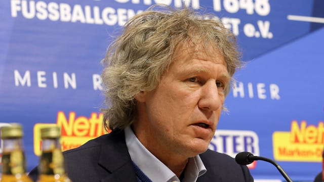 Bochum-Trainer Gertjan Verbeek wird auf der Spieltags-PK richtig sauer.