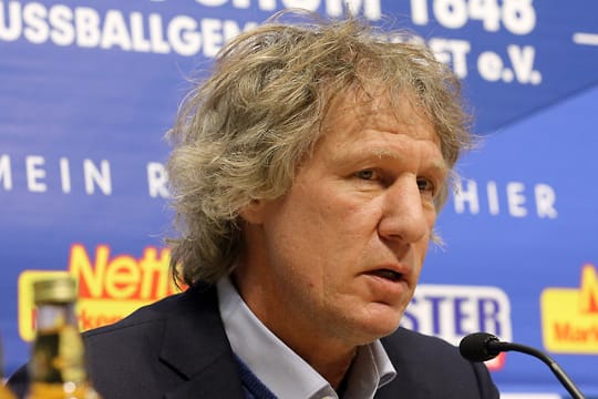 Bochum-Trainer Gertjan Verbeek wird auf der Spieltags-PK richtig sauer.