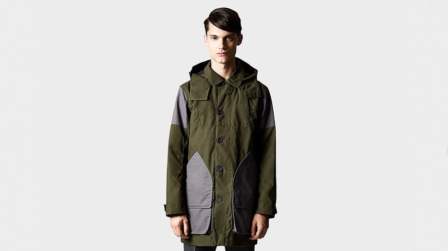 Der Mantel aus der Hunter Original Kollektion für 435 Euro besteht zum Schutz gegen Regen aus gewachster Baumwolle.
