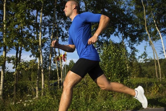 Sportsucht tritt besonders bei Läufern und Triathleten auf.