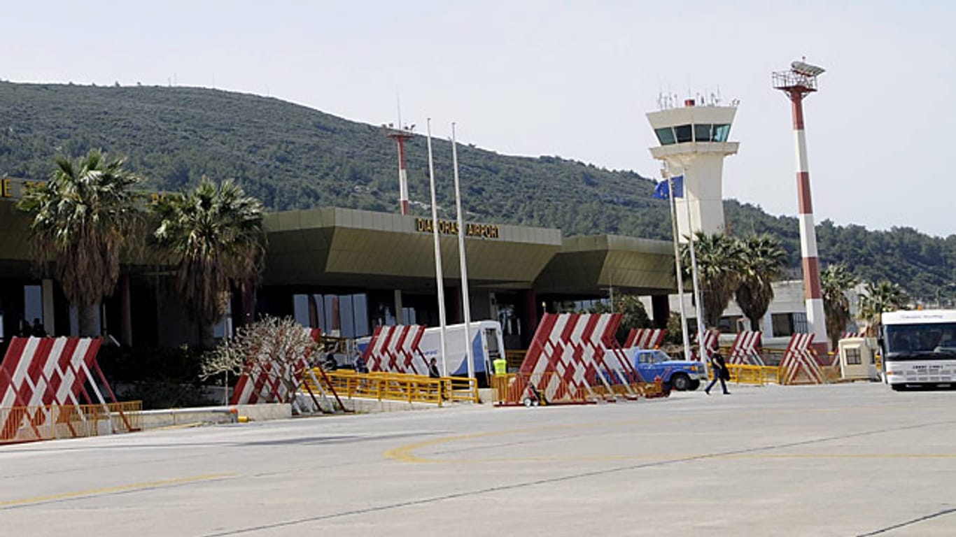 Der Flughafen von Rhodos leidet momentan unter Einschränkungen.