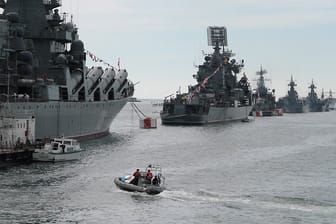 Russische Kriegsschiffe der Schwarzmeerflotte (Archivaufnahme).